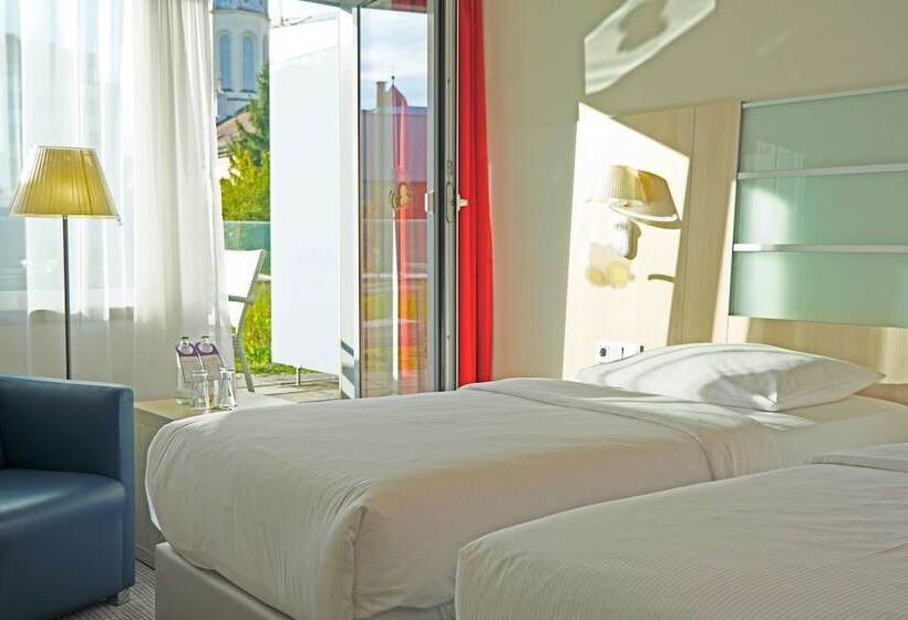 Номер Стандарт с Террасой, Park Inn By Radisson Linz
