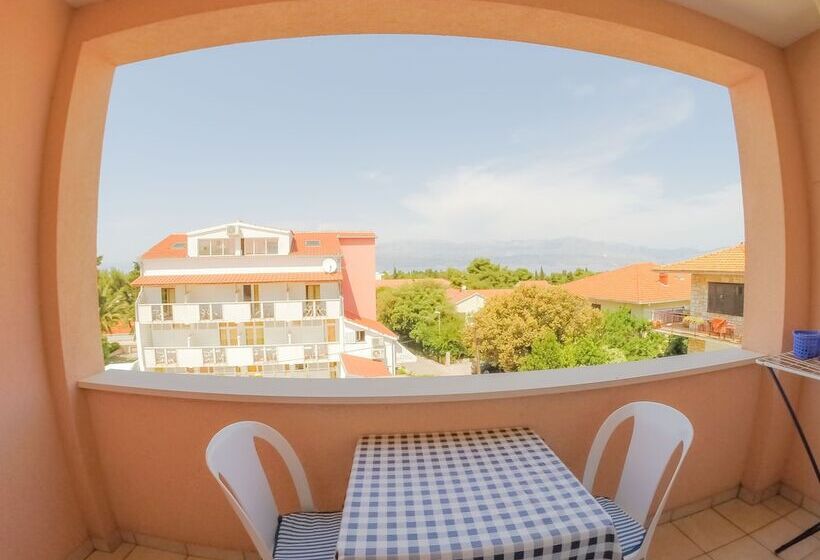 استودیوی استاندارد با تخت دوبل, Villa Midea