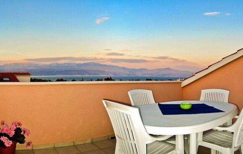 1 Bedroom Deluxe Apartment Sea View, Villa Midea