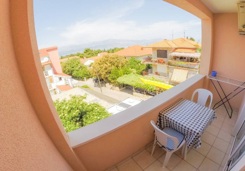 استودیوی سوپریور, Villa Midea