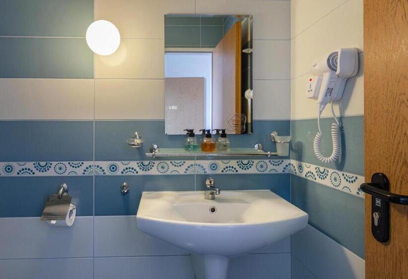 Quarto Deluxe, Zeus