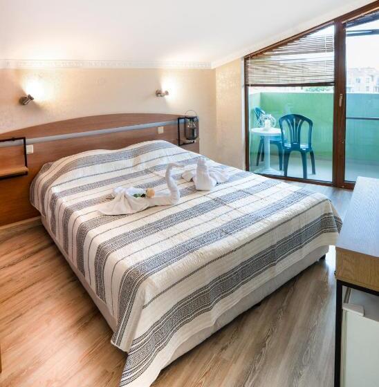 Quarto Ático, Zeus