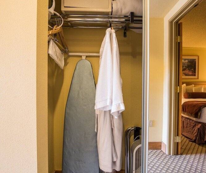 Люкс, The Grand Lodge Hotel And Suites