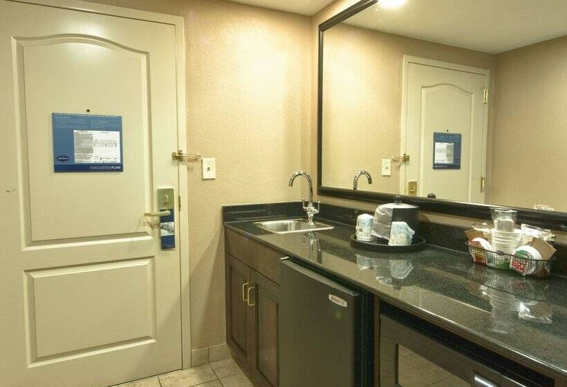 스탠다드 스튜디오, Hampton Inn Spring Lake Fayetteville