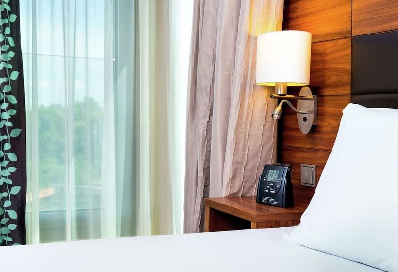 اتاق استاندارد, Hilton Garden Inn Krakow