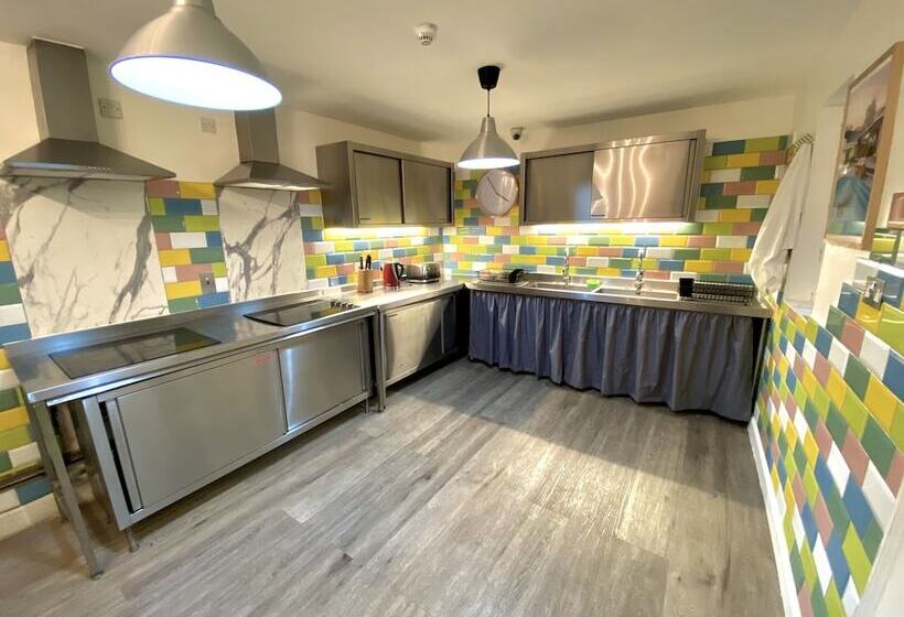 Кровать в Общей Комнате, Smart Russell Square Hostel
