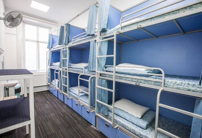 Кровать в Общей Комнате, Smart Russell Square Hostel