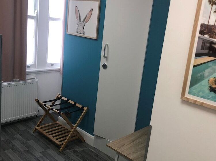 공동 객실, Smart Russell Square Hostel