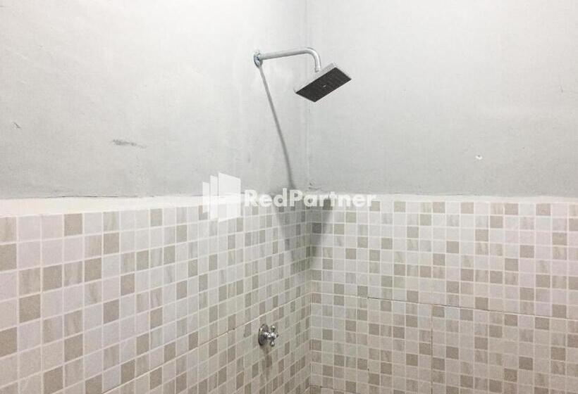 스탠다드 룸, Wisma Andini Palopo Redpartner