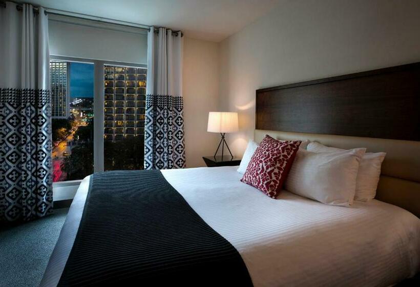 מיטת קינג בסוויטה, Contessa   Suites On The Riverwalk