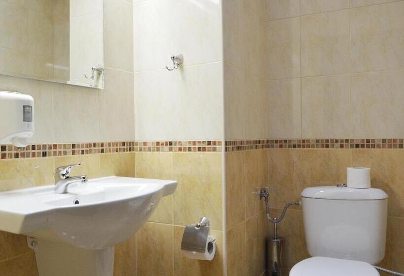 Quarto Triplo Estandar, Dumanov
