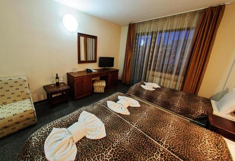 Quarto Triplo Estandar, Dumanov