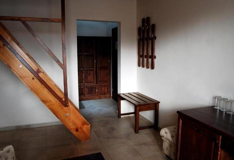 Quarto Familiar, Dumanov