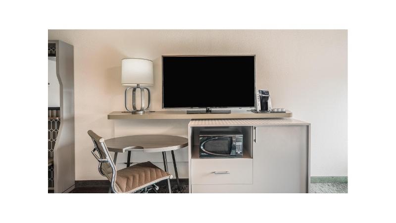 Стандартный Номер Кровать Кинг, Holiday Inn Roanoke Airport   Conference Ctr, An Ihg