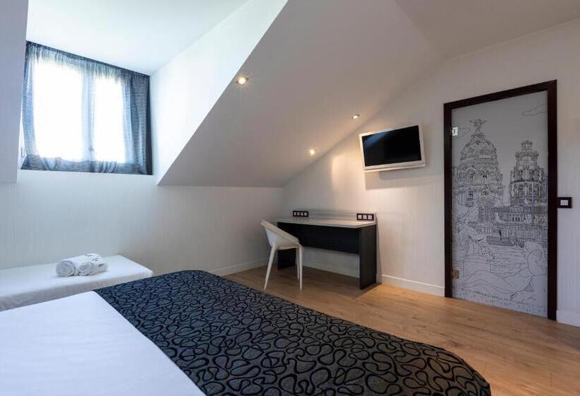 Quarto Triplo Estandar, Petit Palace Santa Barbara