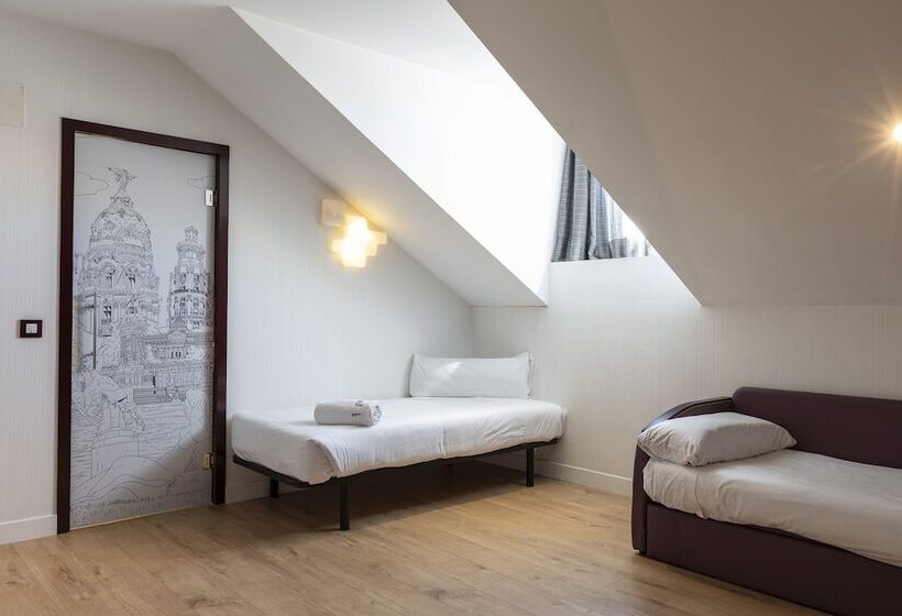 Quarto Quádruplo Estandar, Petit Palace Santa Barbara