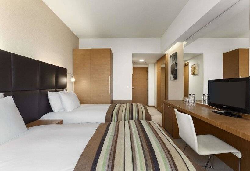 اتاق لوکس, Ramada By Wyndham Oradea