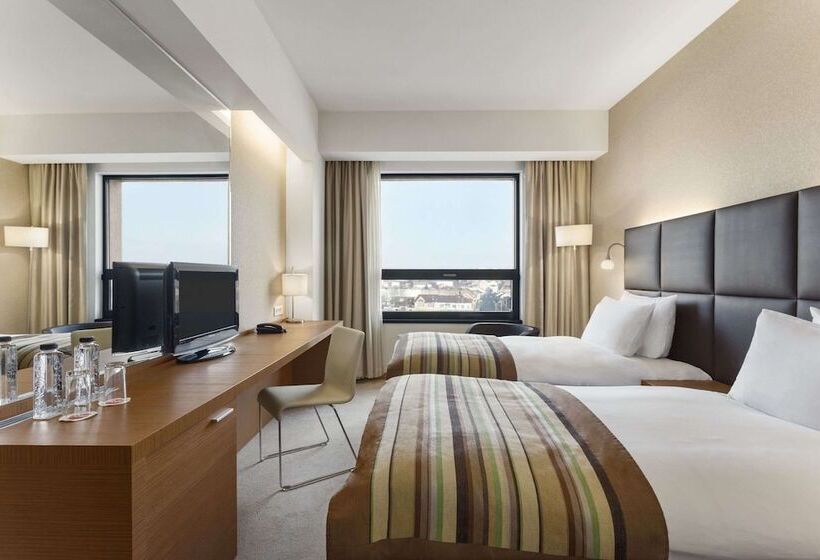 اتاق لوکس, Ramada By Wyndham Oradea