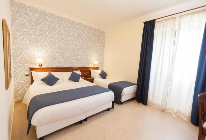 Трехместный Номер Классика, Relais Villa Giuliana