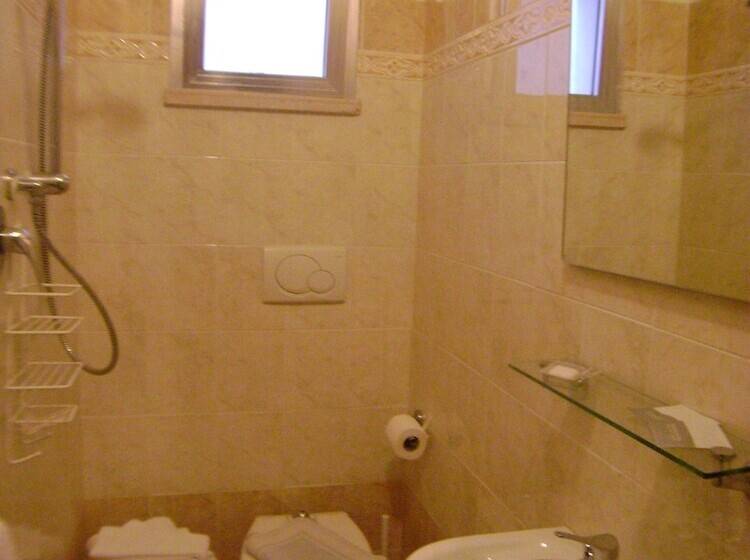 اتاق استاندارد چهار تخته, Villa Del Sole