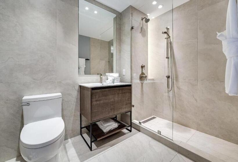 سوئیت با بالکن, Global Luxury Suites At The Arches
