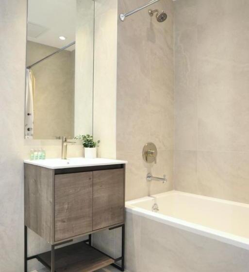 سوییت لوکس, Global Luxury Suites At The Arches