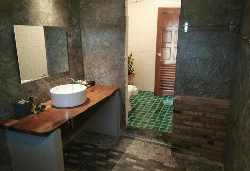 Номер Deluxe Вид на Море, The Chevalley Beach Resort