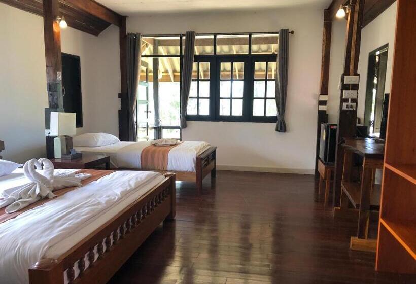 Номер Deluxe Вид на Море, The Chevalley Beach Resort