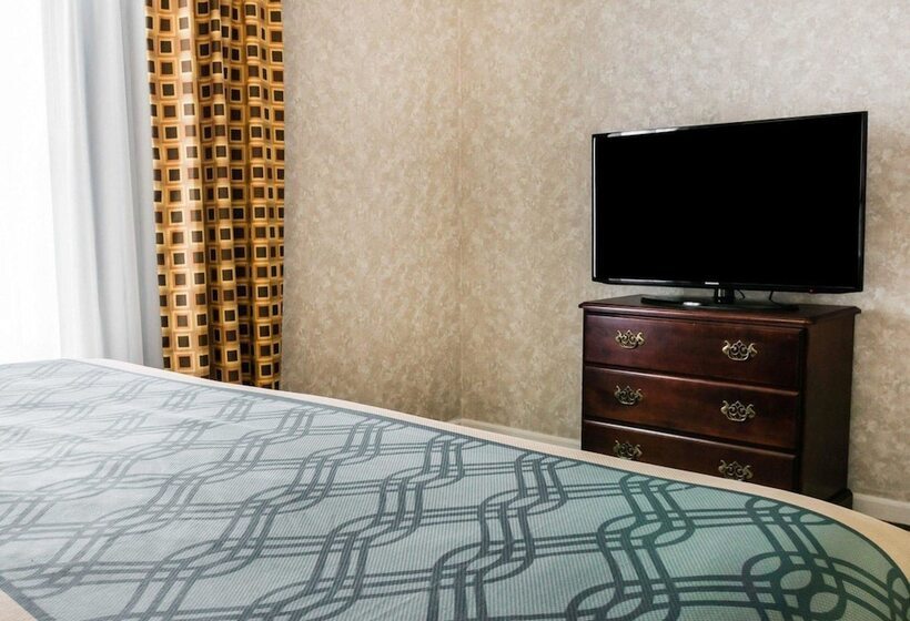 Люкс, Econo Lodge & Suites