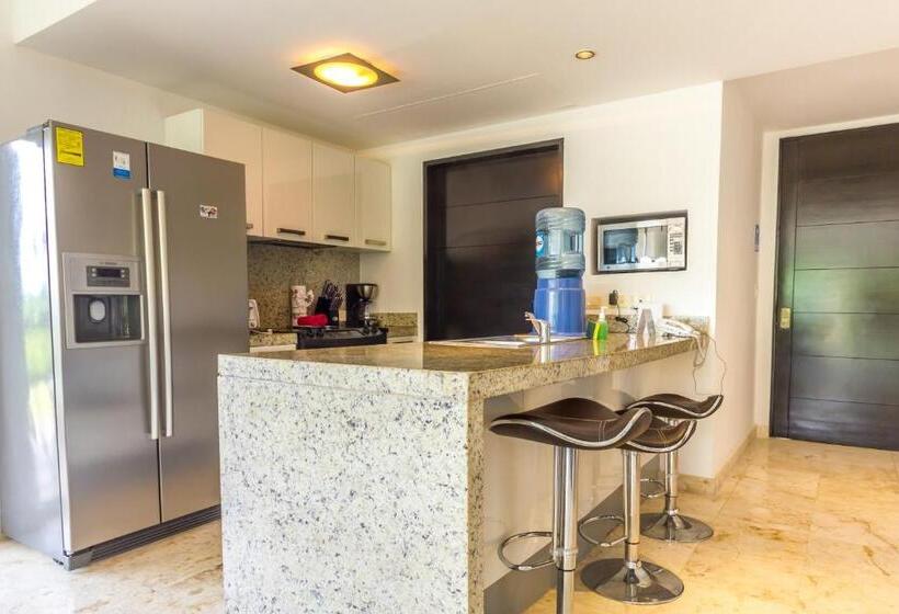 2 Schlafzimmer Apartment Meerblick, The Elements Oceanfront & Beachside Condo