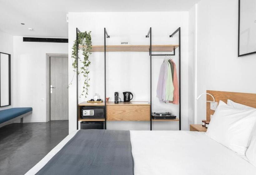 سوییت جونیور با بالکن, Melo Athens