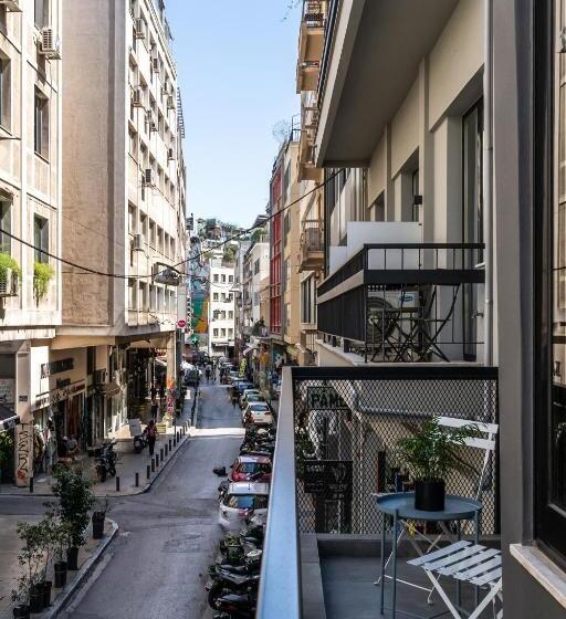 سوییت جونیور با بالکن, Melo Athens