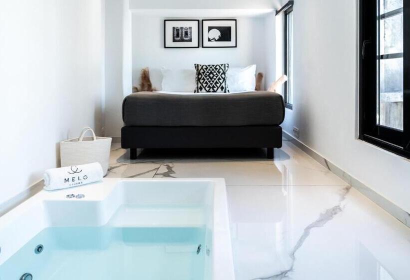 سوییت لوکس, Melo Athens