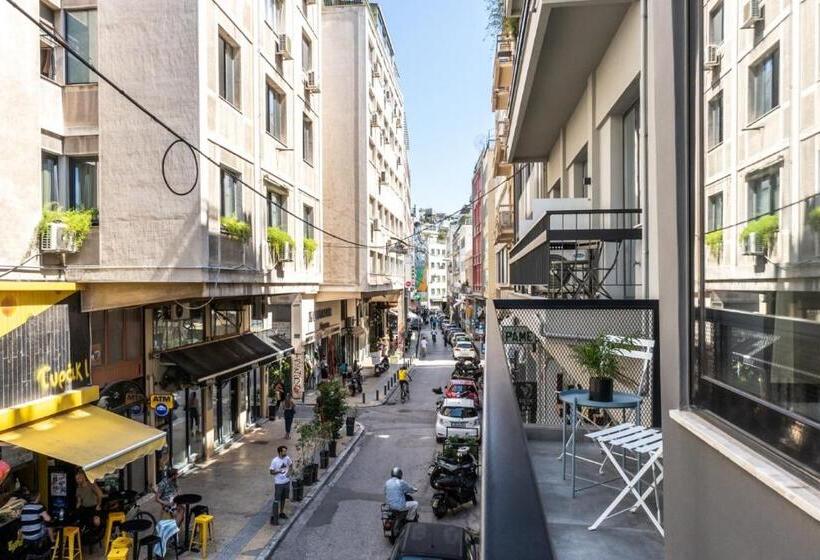سوییت جونیور با بالکن, Melo Athens