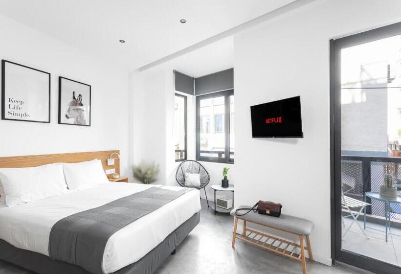 سوییت جونیور با بالکن, Melo Athens