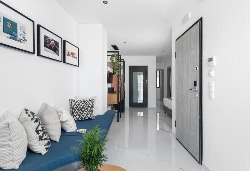 سوییت لوکس, Melo Athens