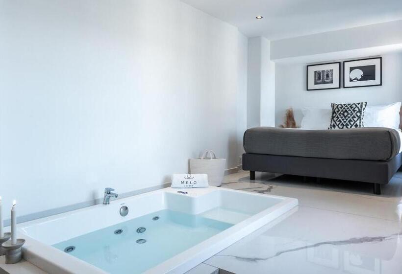 سوییت لوکس, Melo Athens