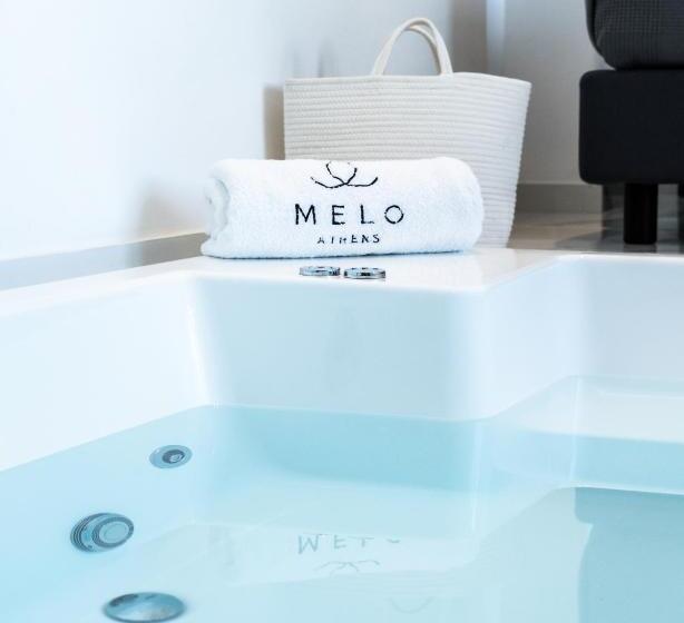 سوییت لوکس, Melo Athens