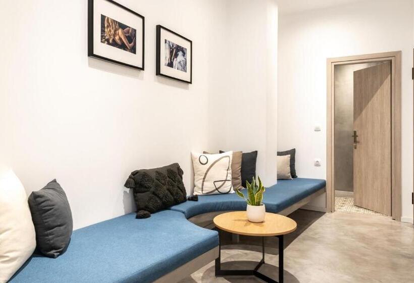 اتاق استاندارد, Melo Athens