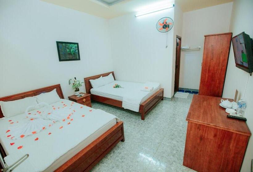 اتاق استاندارد چهار تخته, Nhà Nghỉ Kim Lài   đối Diện Bệnh Viện Tỉnh Gia Lai  132 Tôn Thất Tùng
