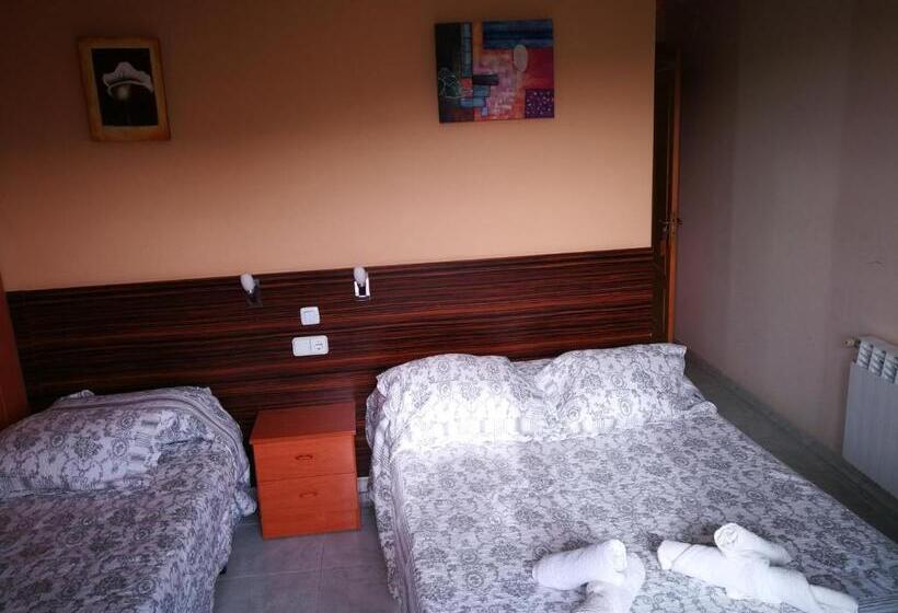 标准三人间, Hostal Escarla