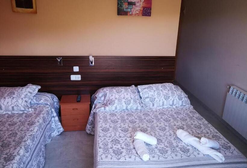 标准三人间, Hostal Escarla