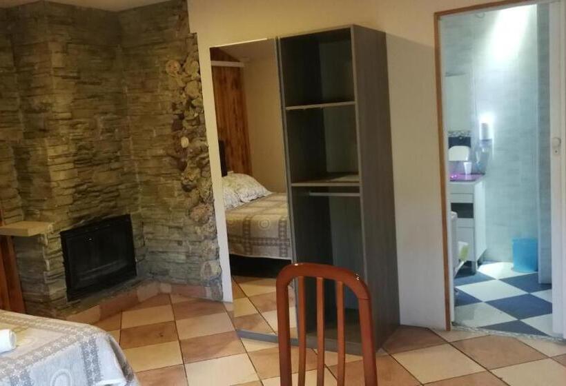 带露台的标准房间, Hostal Escarla