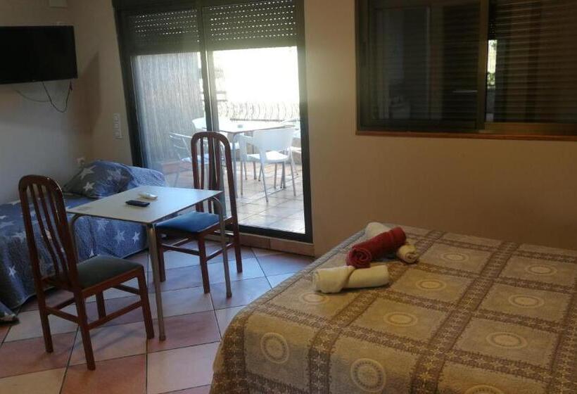 带露台的标准房间, Hostal Escarla