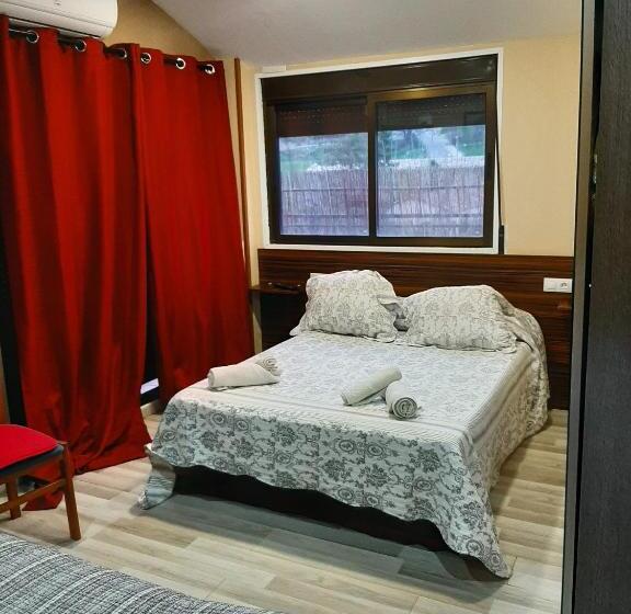 标准间带露台, Hostal Escarla
