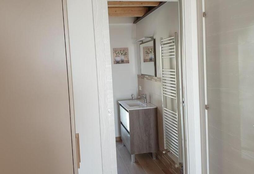 اتاق خانوادگی با چشم‌انداز دریا, Aghèl Luxury Room