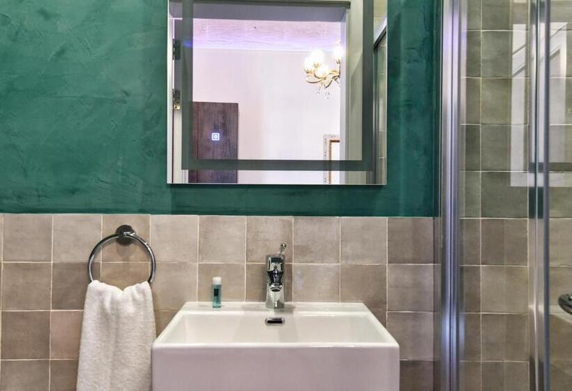 اتاق لوکس با بالکن, Xeuchia Accommodation
