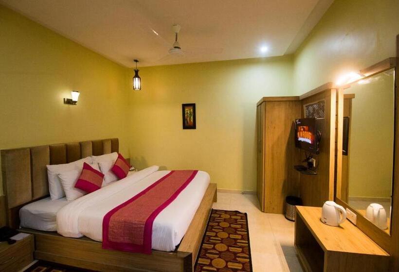 Номер Deluxe с Балконом, The River Front Resort
