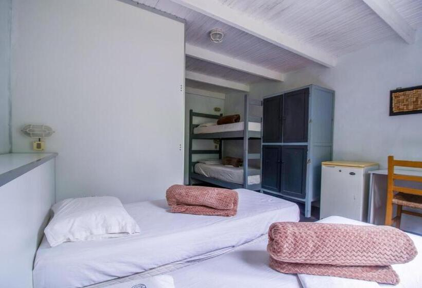スタンダード４人部屋, Mundaka Hostel Y Bar