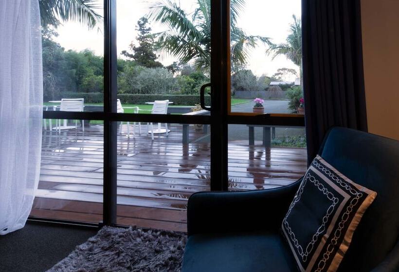 Студия Superior, Aotearoa Lodge